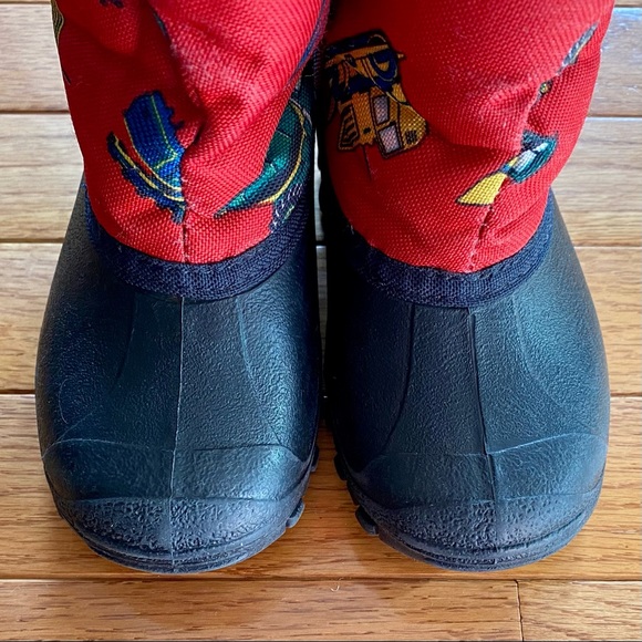 Like New! Tundra Toddler Kids Snow Boots in Navy/Red Truck, Size 8 - Picture 3 of 4